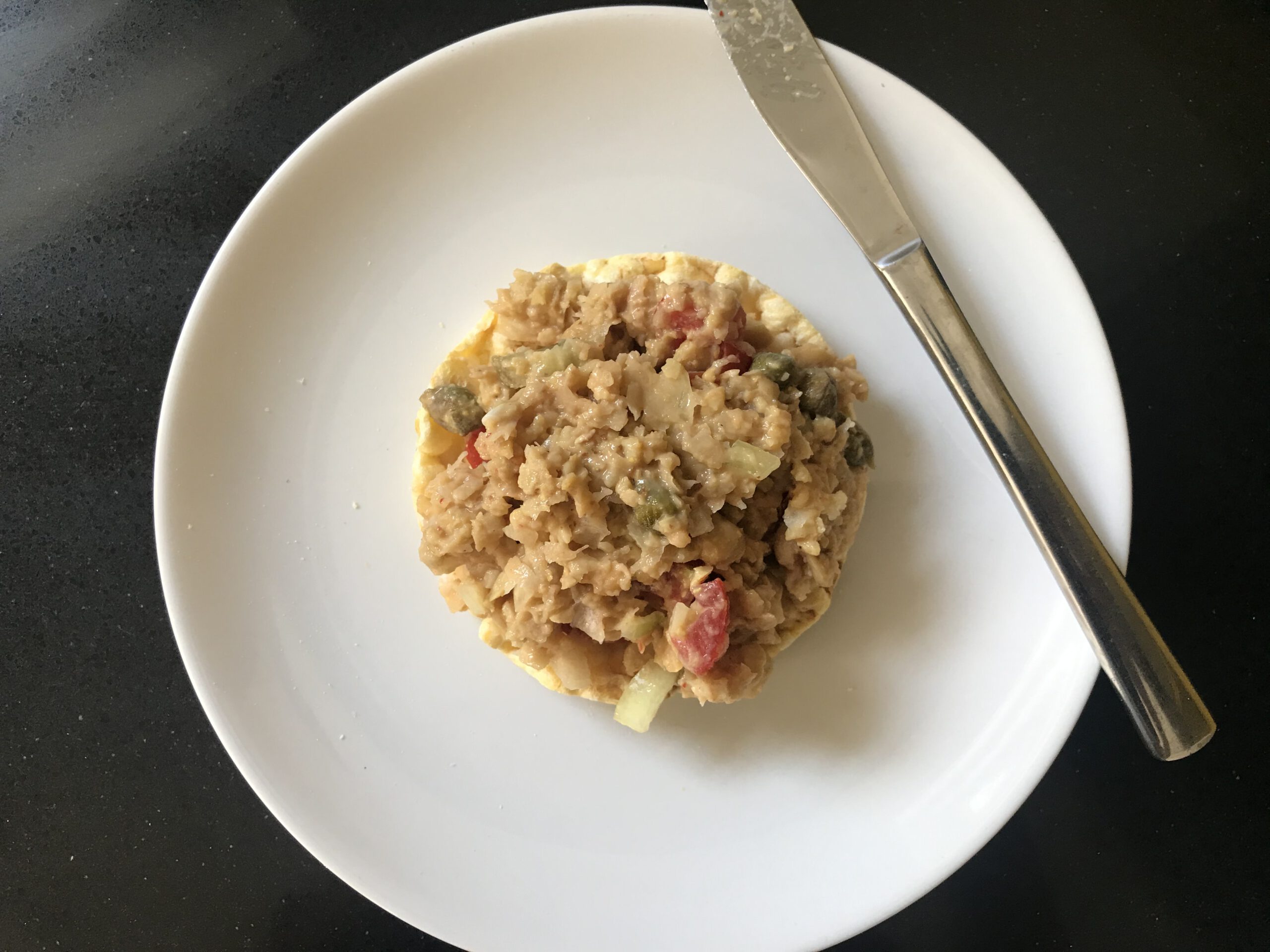 Snack - Maiswafel met "tonijn" salade