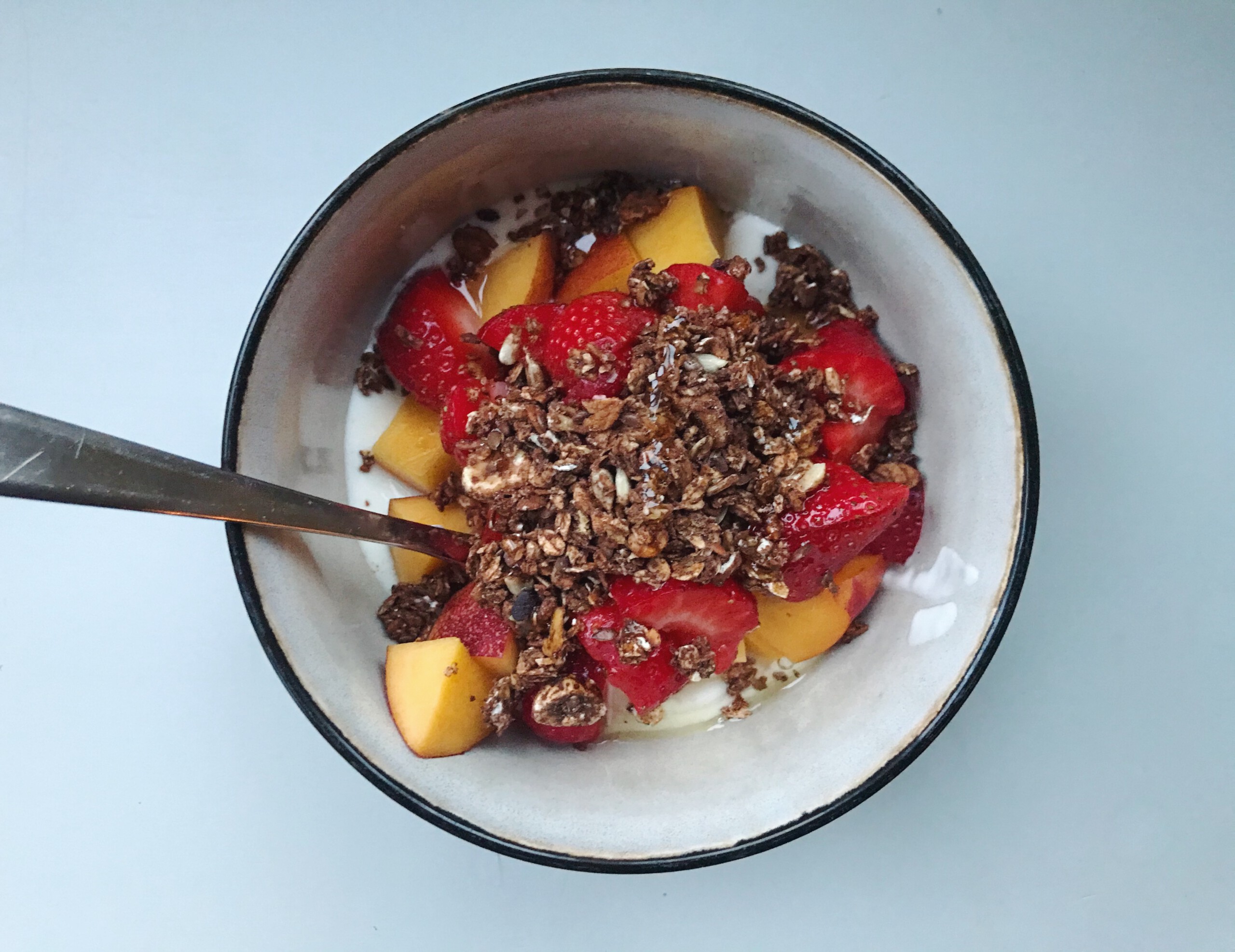 Kwark met fruit en granola