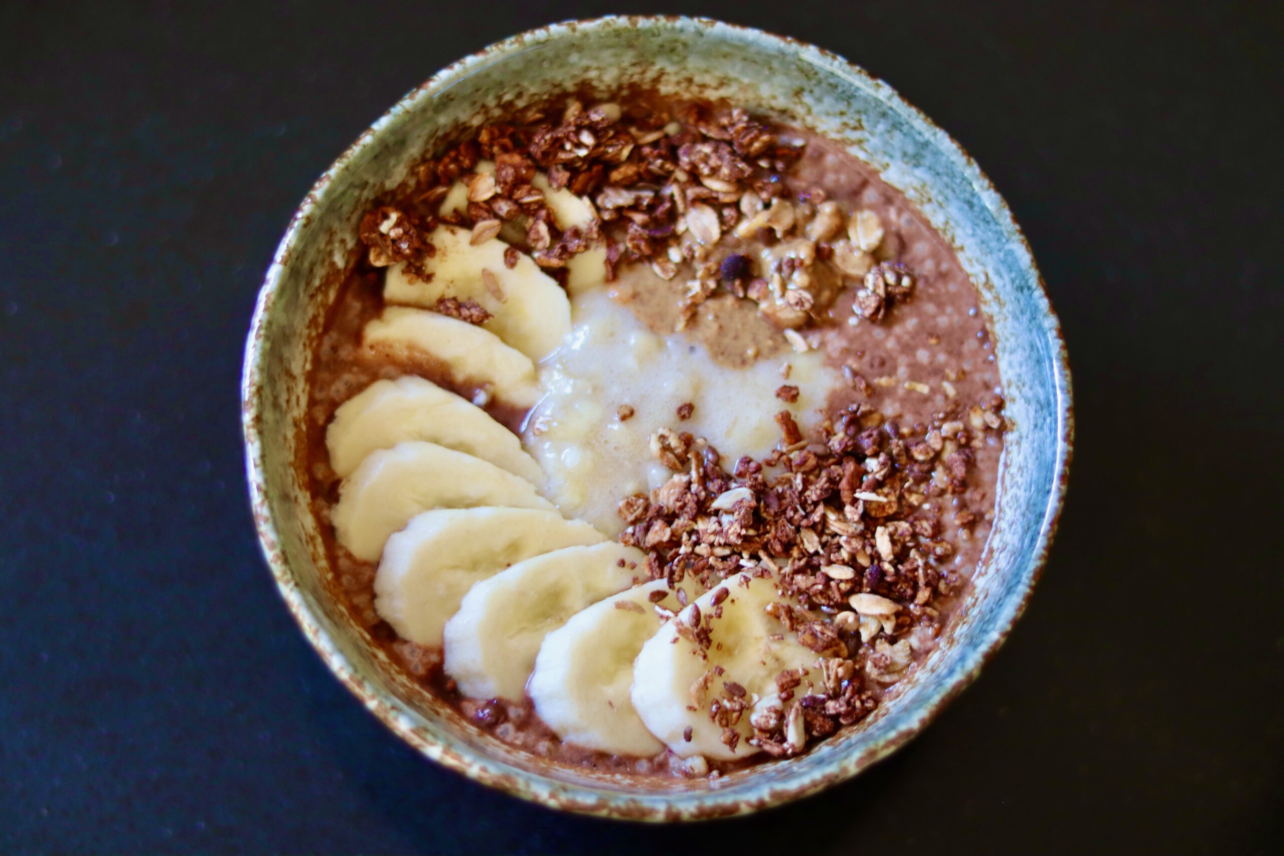 Overnight oats met banaan, espresso, cacao en pindakaas